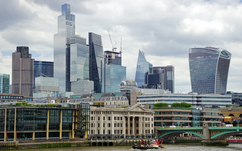 London skyline and River Thames on the route from Tunbridge Wells to London City Airport